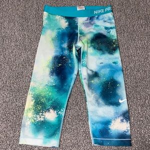 Large Nike pro galaxy 3/4 leggings